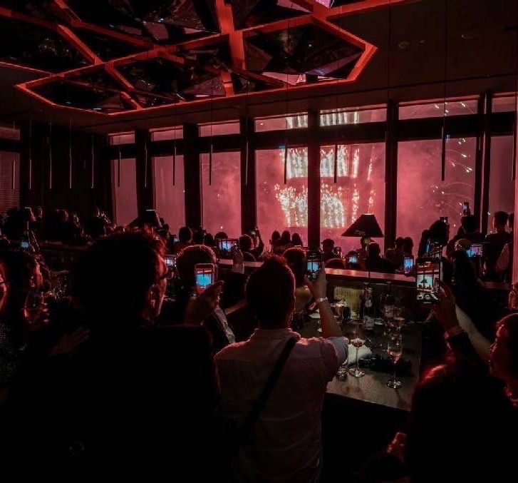 跨年夜信義區餐廳已9成滿　百貨餐廳延後營業時間整理