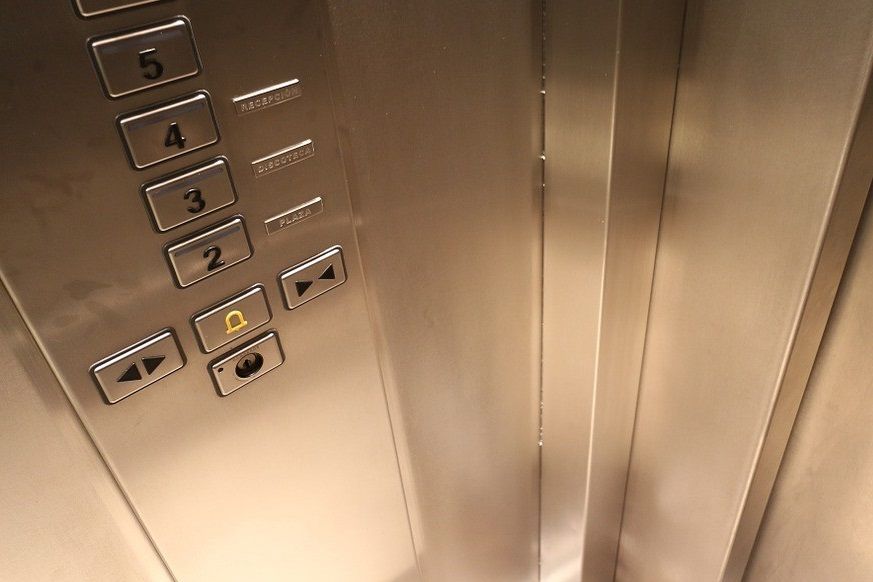 5層樓公寓「有電梯」超優？過來人卻變臉　曝慘事：住到成廢墟