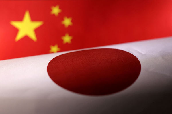 ▲▼中日關係,日中關係,日本國旗,中國國旗,五星旗。（圖／路透）