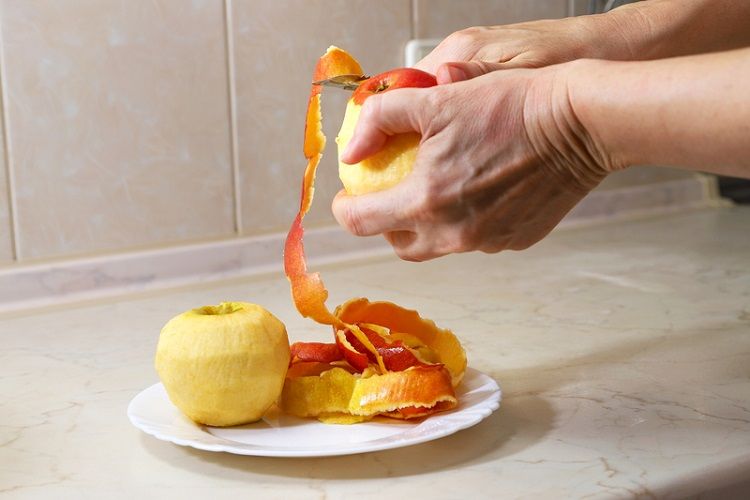 這6種水果皮丟掉太可惜！「意想不用途」曝  蘋果皮輕鬆除焦黑鍋底