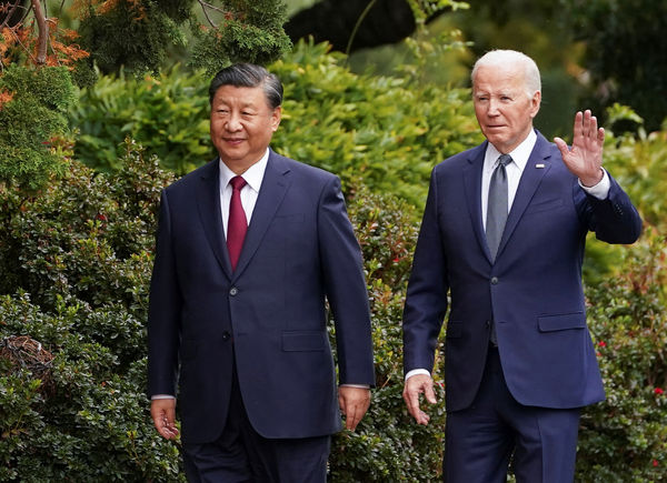 ▲▼拜習會結束，美國總統拜登與中國國家主席習近平散步。（圖／路透）