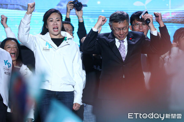▲民眾黨總統大選開票現場，候選人柯文哲宣布敗選並發表談話。（圖／記者林敬旻攝）