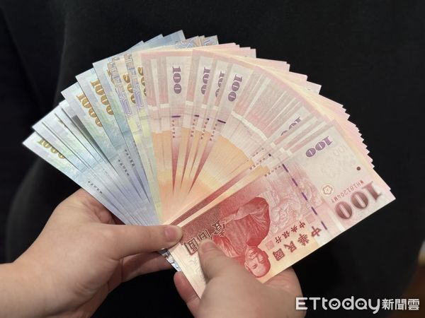 ▲鈔票,現金,紅包,年終獎金,過年,領紅包,新鈔, 。（圖／記者許宥孺攝）