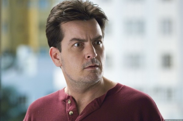 好莱坞男星查理辛(charlie sheen)曾演出《惊声尖笑3》和《惊声尖笑4