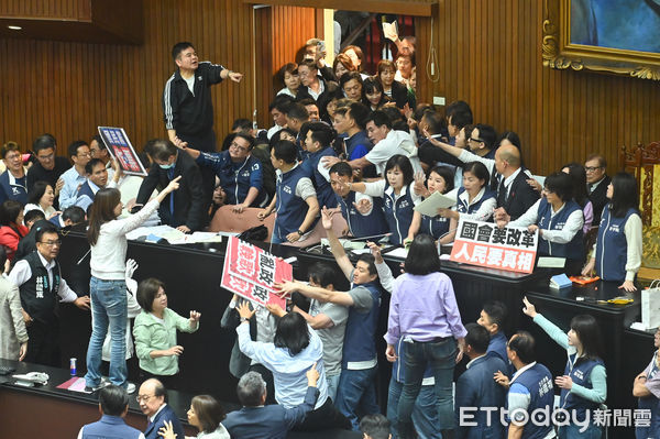 ▲▼立法院院會，朝野激烈衝突。（圖／記者李毓康攝）