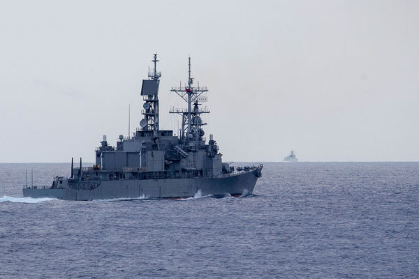 ▲▼中國「聯合利劍」軍演，我軍馬公軍艦1805監控共艦西安軍艦DDG-153。（圖／國防部提供）