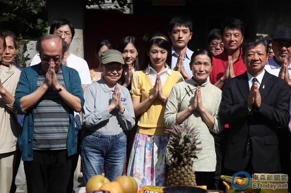 甩开过去 王书乔拍戏做公益:十分珍惜现在生活状况