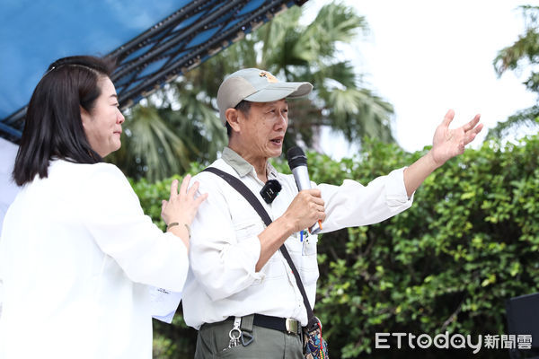 ▲受害者家屬張介能出席「追思白玫瑰」活動。（圖／記者林敬旻攝）