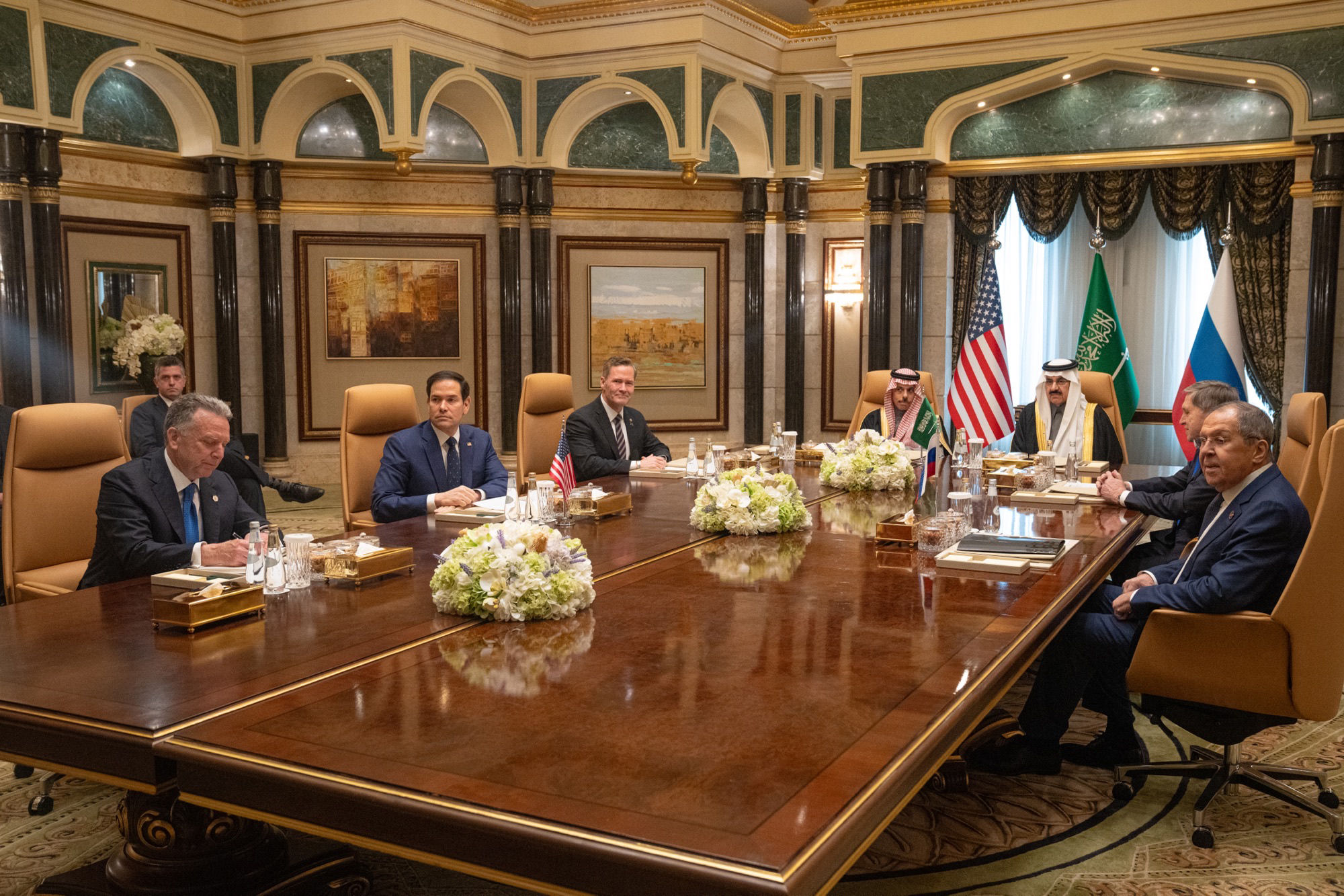 ▲▼美國國務卿盧比歐（Marco Rubio）與俄羅斯外長拉夫羅夫（Sergey Lavrov）2/18在沙烏地阿拉伯進行「高層團隊會議」。（圖／翻攝自X.com／Secretary Marco Rubio）