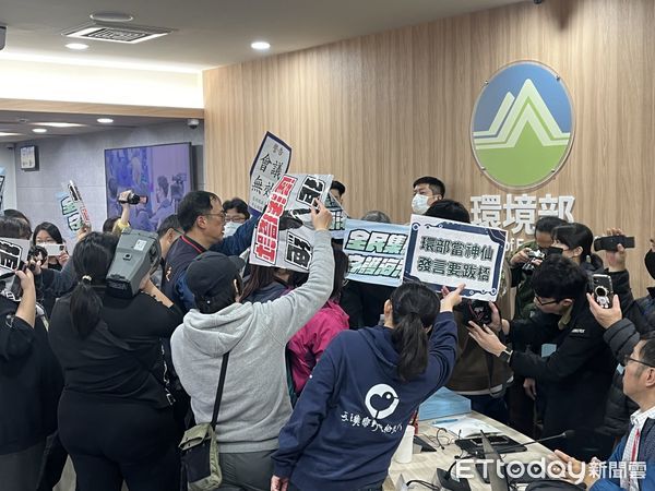 ▲▼四接環評大會，發生支持與反對司接民眾推擠。（圖／記者許敏溶攝）