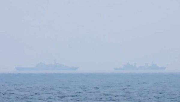 ▲▼我海軍班超軍艦（1108）監控共軍四明山艦（986）與千島湖艦（886）。（圖／國防部提供）
