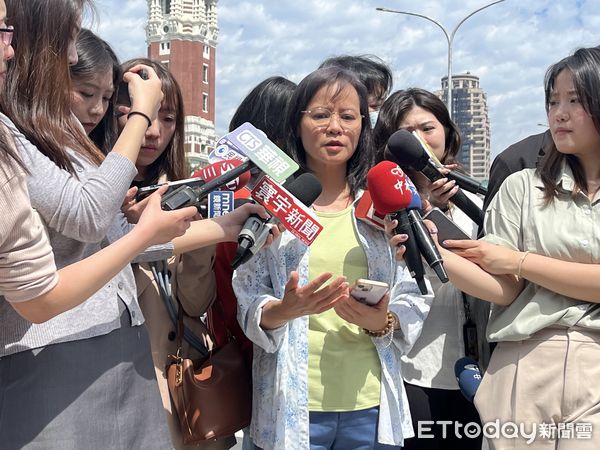 ▲▼北一女國文老師區桂芝被檢舉違反中立原則，今天出面否認。（圖／記者許敏溶攝）