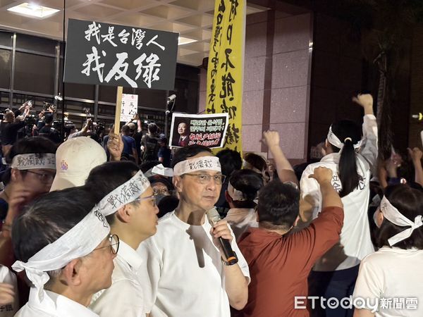 ▲▼  國民黨主席朱立倫現身北檢，抗議司法不公     。（圖／記者鄭佩玟攝）