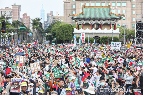 ▲419反統戰大遊行，民眾上凱道抗議。（圖／記者林敬旻攝）