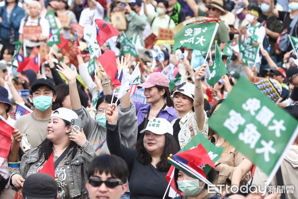 ▲419反統戰大遊行，民眾上凱道抗議。（圖／記者林敬旻攝）