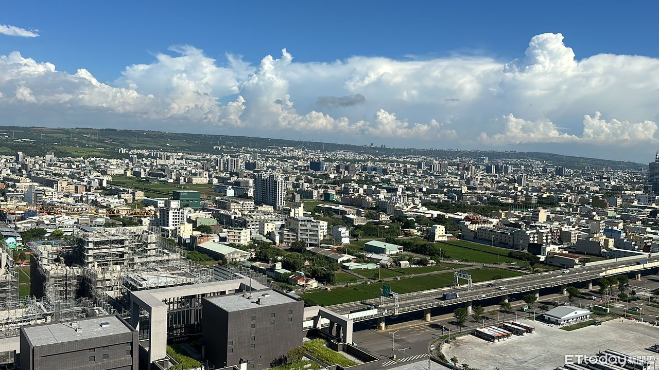 張旭嵐／股匯失速易翻車　老司機反壓房市「穩穩開到目的地」