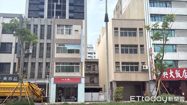 高雄蛋黃區「被夾凹」透天開價2億　網笑：失憶跟回憶