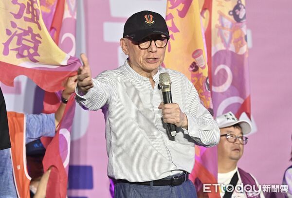 ▲▼ 罷團舉辦「罷免投同意，台灣需要你」迎向成功凱道晚會，曹興誠宣講。（圖／記者李毓康攝）