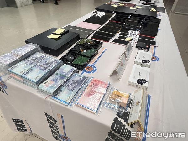 ▲警方宣布破獲以工程師黃鶴樓為首的投資詐騙網站架設集團。（圖／記者張君豪翻攝）