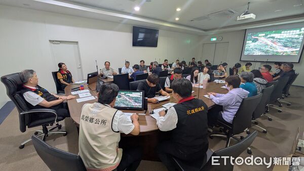 ▲▼薇帕颱風造成花蓮萬榮鄉馬太鞍溪上游國有林地發生大規模崩塌，導致土石阻塞河道形成堰塞湖。（圖／花蓮分署提供，下同）