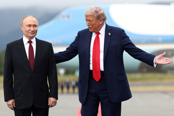 ▲美俄峰會，美國總統川普與俄羅斯總統普丁會面。（圖／路透）