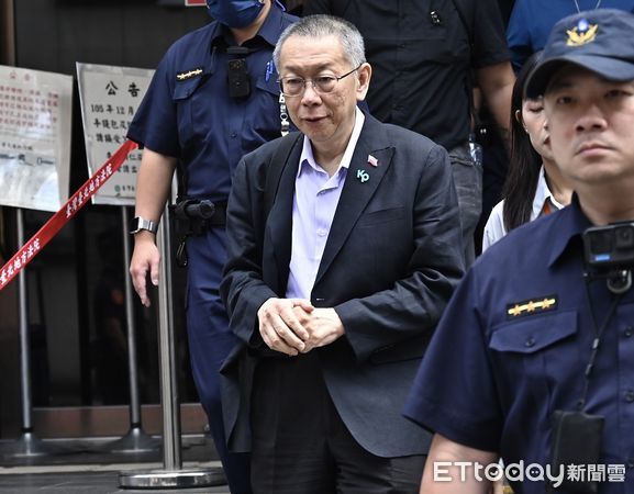 ▲▼台北地院審理京華城案，午休期間柯文哲暫時離開北院。（圖／記者李毓康攝）