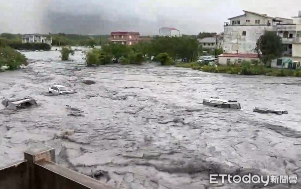 ▲馬太鞍溪堰塞湖溢流重創花蓮縣光復鄉。（圖／記者王兆麟翻攝）