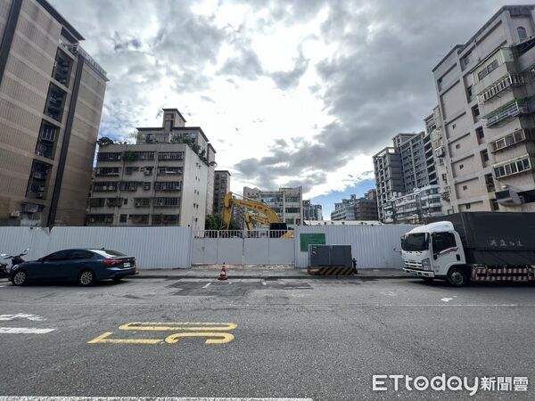 集賢路老牌撞球館拆了！　變身蘆洲史上最大危老案