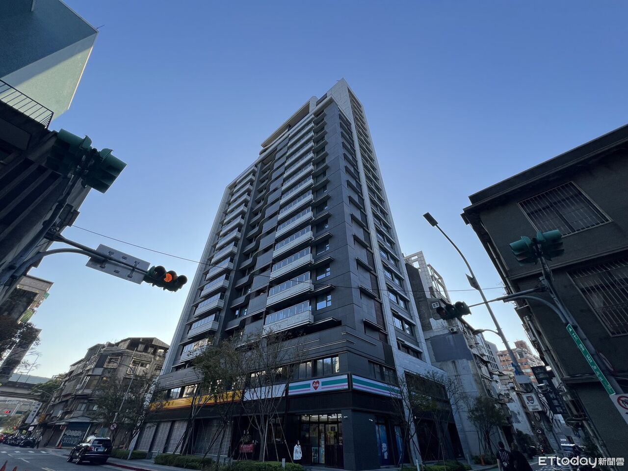 避開「越夜越熱鬧」區段　條通豪宅轉手狠賺2462萬