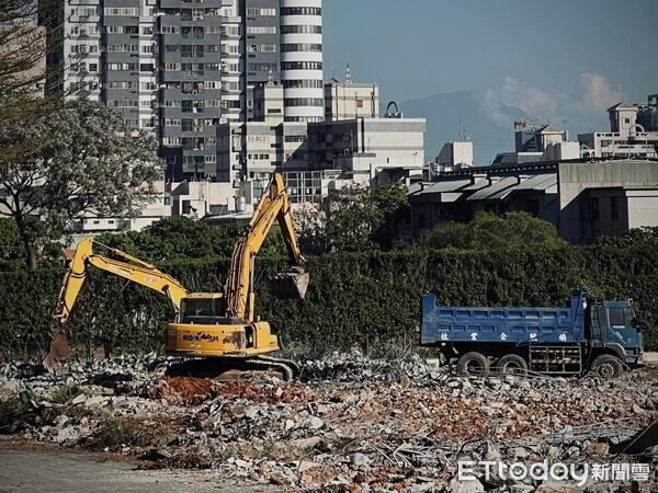 糞坑都不給還要擦屁股！　「大便之亂」引不動產聯盟火力全開