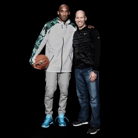 gq/nike與nba球星kobe合作推出第10雙簽名球鞋