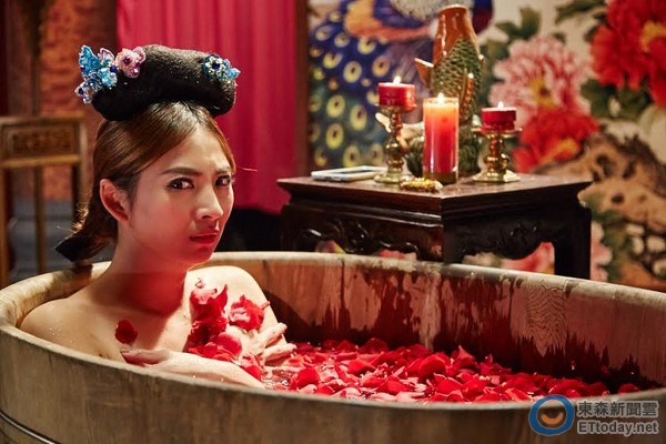 阿喜泡澡露肩「猴哩泄」搞笑无极限 10天突破百万点阅