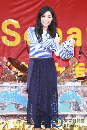 台湾歌手黄莉身高图片